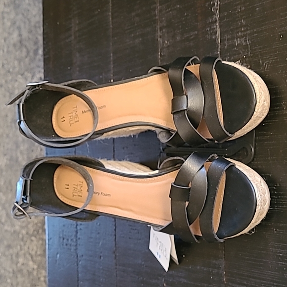 Time and Tru Shoes - Platform wedges